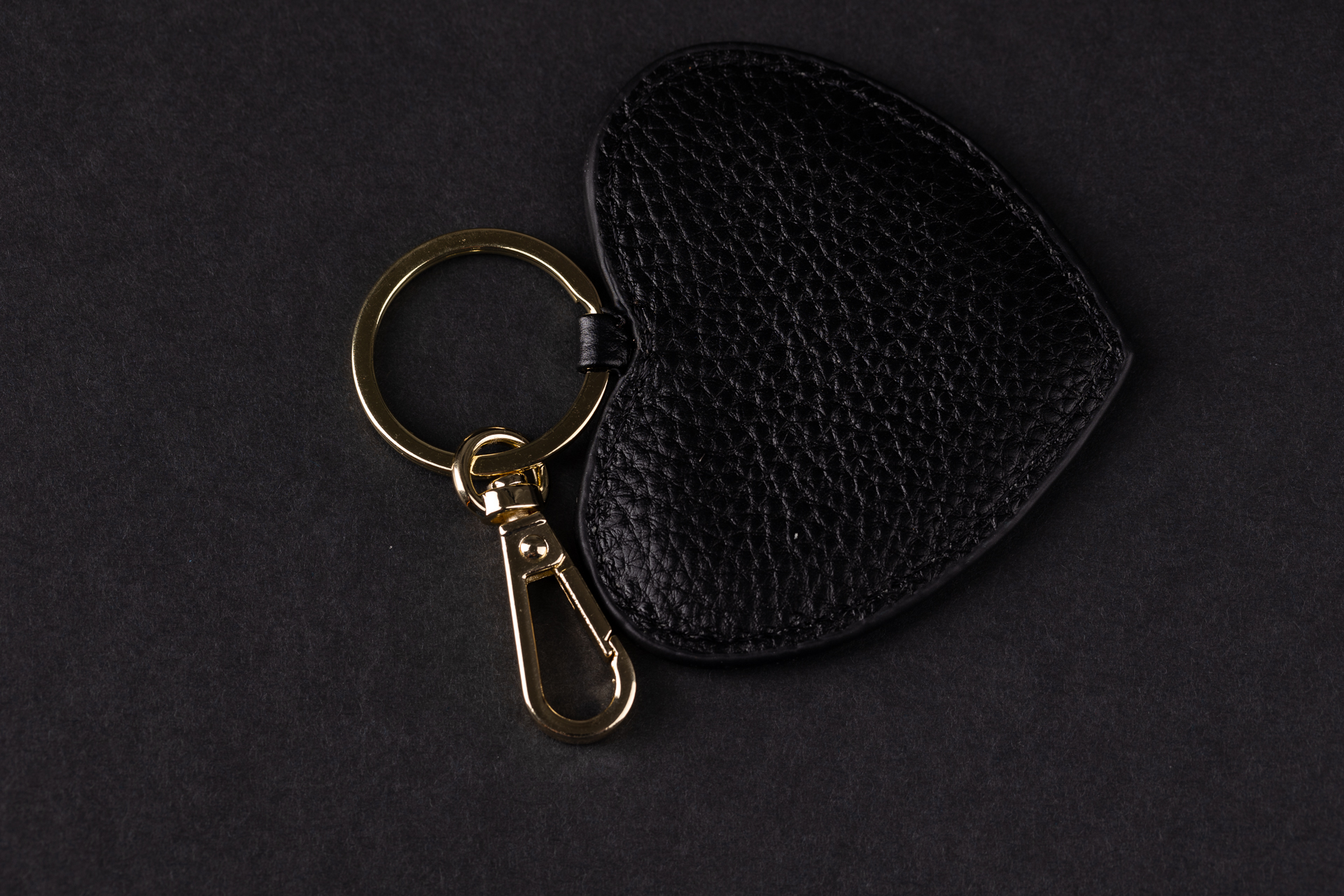 HEART EYEKEYRING SOLID BLACK